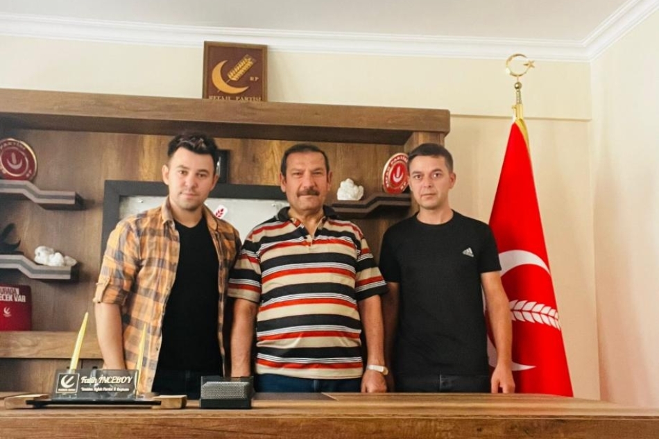 Atanamayan Uzmanlar Derneği Balıkesir İl Başkanı Osman ZENGİN ve Denetim Kurulu Yedek Üyemiz Murat KOCAPINAR Balıkesir Yeniden Refah Partisi İl Başkanlığını ziyaret etmiştir.